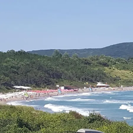 жълтата къща Къща за гости Ахтопол